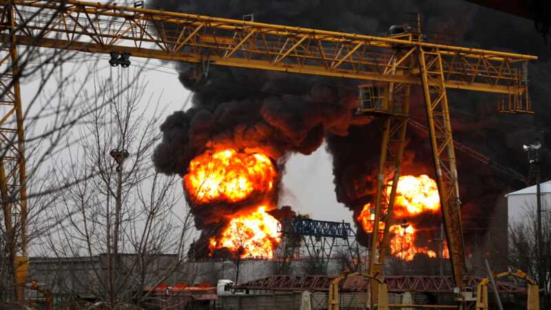 В Краснодарском крае беспилотники атаковали нефтебазу