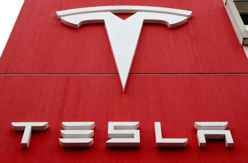Tesla резко сократила число открытых вакансий после тяжелого квартала