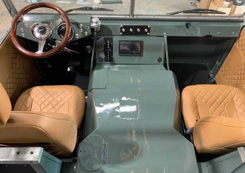 В Великобритании угнали бывший армейский грузовик Land Rover