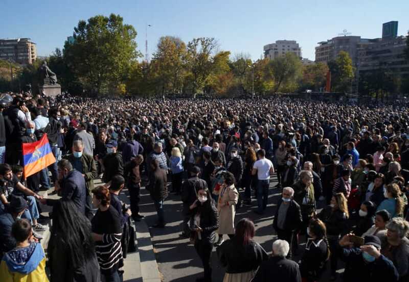 В Еревене студенты присоединились к протестующим и требуют отставки премьер-министра Пашиняна