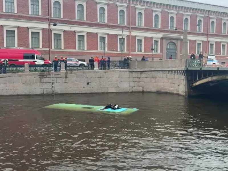 Водитель упавшего в Мойку автобуса назвал причину аварии