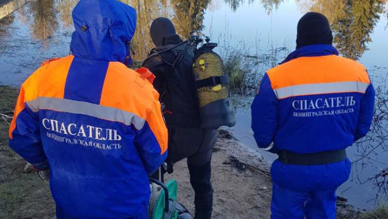 В Ленобласти машина с пятью подростками скатилась в реку