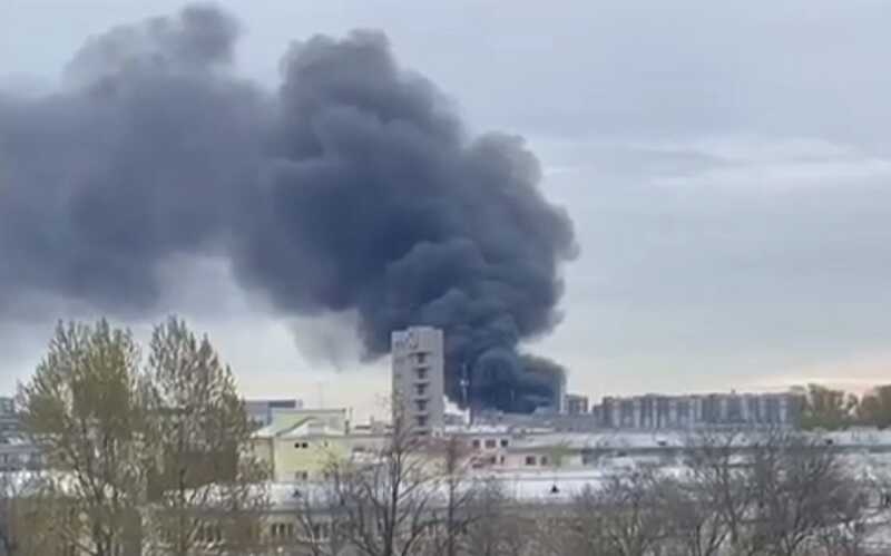 В Санкт-Петербурге загорелся склад