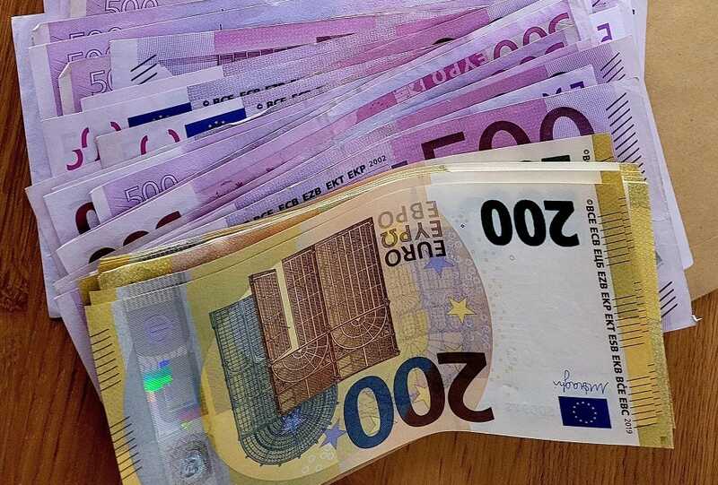 В аэропорту Внуково задержан пассажир с крупной суммой