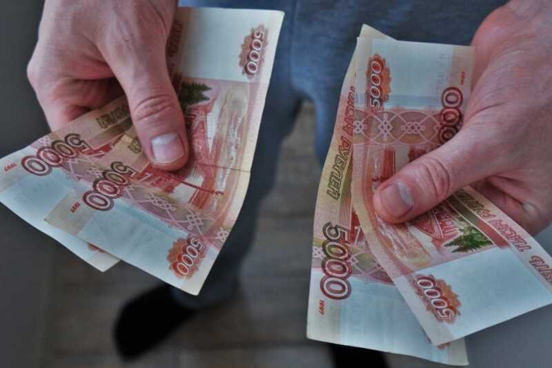 Мужчина из Иркутска обманул 8 человек на 10 млн рублей, притворяясь бизнесменом