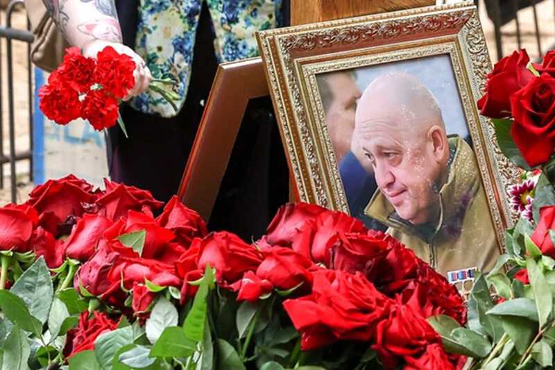 Могилу Пригожина залили бетоном