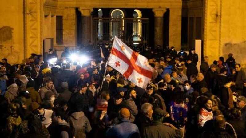В Грузии возобновились митинги против закона об "иноагентах"