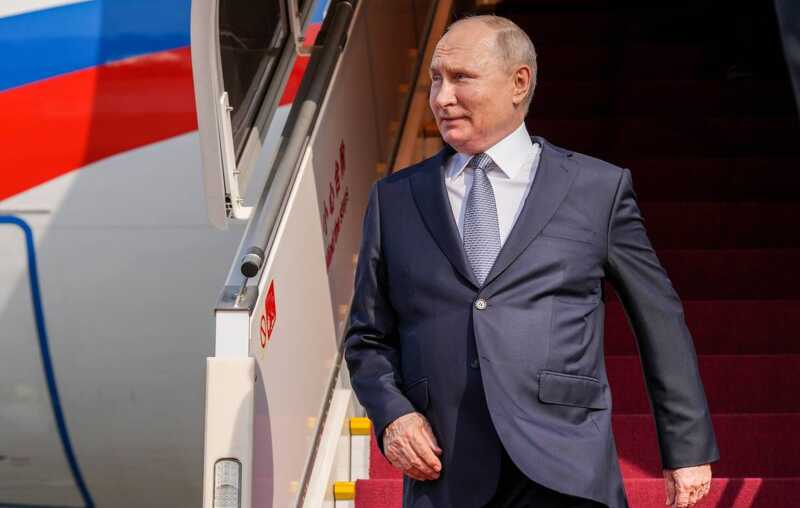 Путина в аэропорту Пекина встретила рота почетного караула