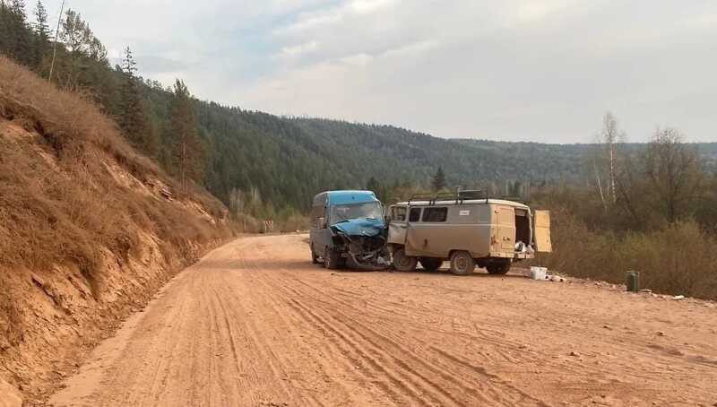 Десять человек пострадали в ДТП с автобусом под Иркутском