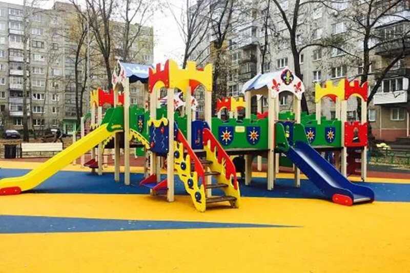 В Нижневартовске школьник получит 500 тысяч рублей за травму спины на детской площадке