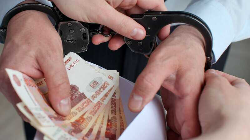 Экс-сотрудник миграционного управления полиции Москвы задержан за получение крупной взятки