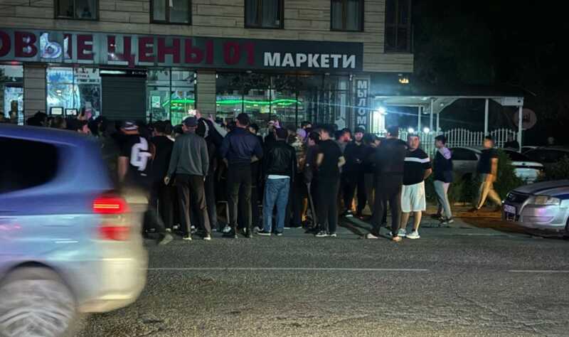 В столице Киргизии начались массовые беспорядки и погромы