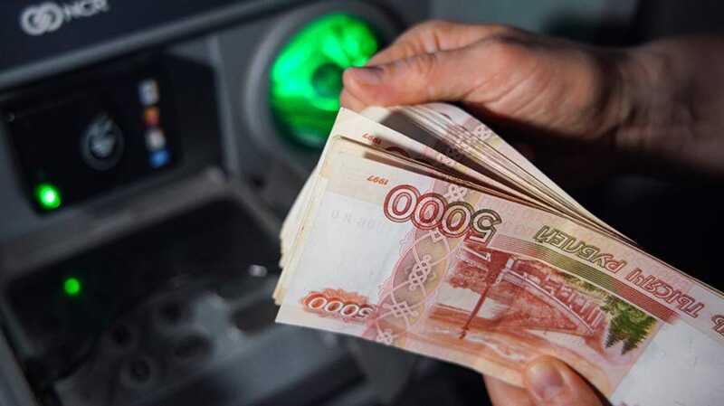 В Петербурге женщина перевела мошенникам 10 миллионов рублей