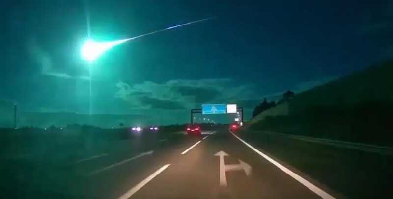 В небе над Португалией пролетел синий метеор