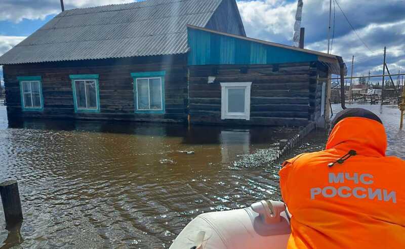 В Якутии из-за прорыва дамбы затопило 354 дома