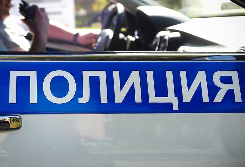 В Уфе отец бросил маленькую дочь в подъезде дома