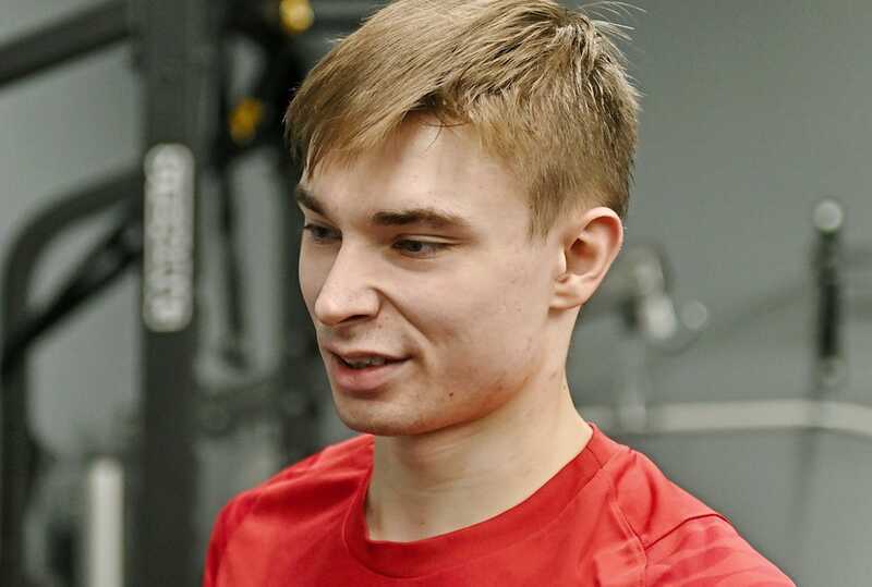 Хоккеист "Металлурга" поверил мошенникам и отправил им 3 миллиона рублей