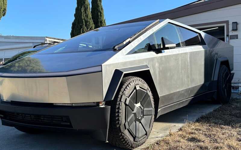 В России появился в продаже Tesla Cybertruck