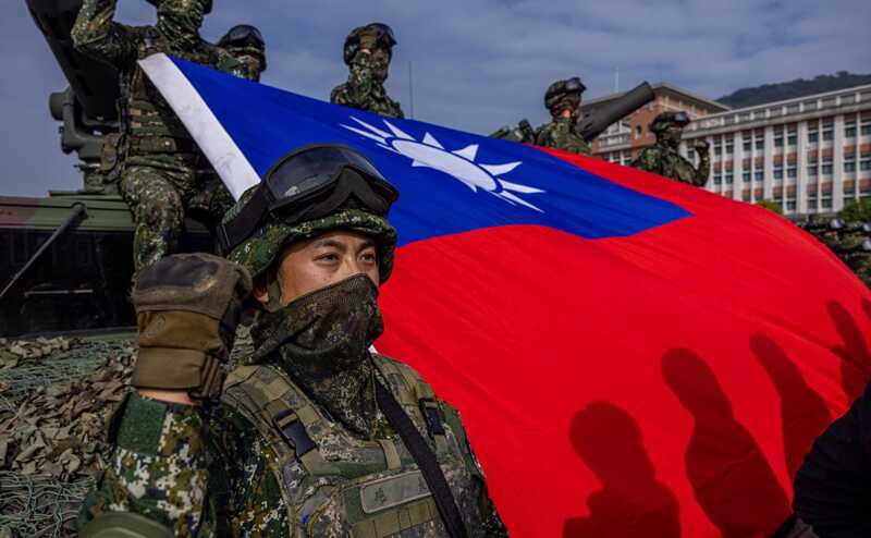 Китайское государственное телевидение транслирует видеоролики о возможном военном захвате Тайваня