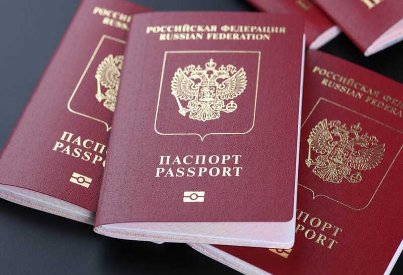 Россиянам с электронными повестками могут запретить получение загранпаспортов за рубежом
