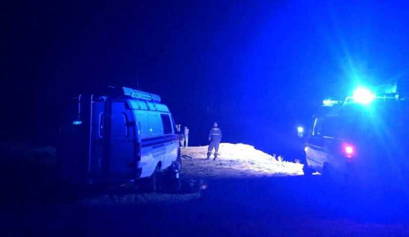 В Смоленске трое детей застряли ночью на самодельном плоту посреди карьера