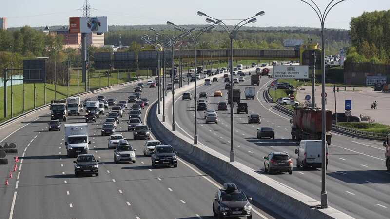 В Москве из-за возгорания автомобиля частично перекрыли МКАД