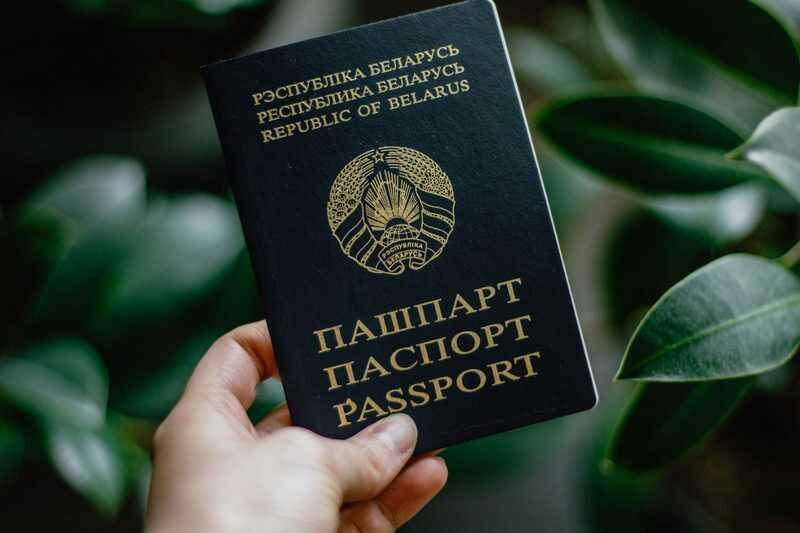 Литовская компания, выбранная для печати "паспортов новой Беларуси", связана с бизнесом Лукашенко