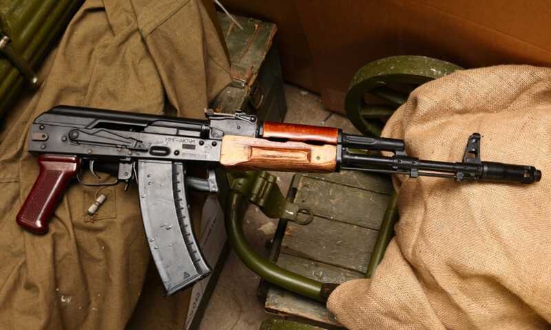 На Кубани военного отправили в колонию за попытку продать автомат Калашникова