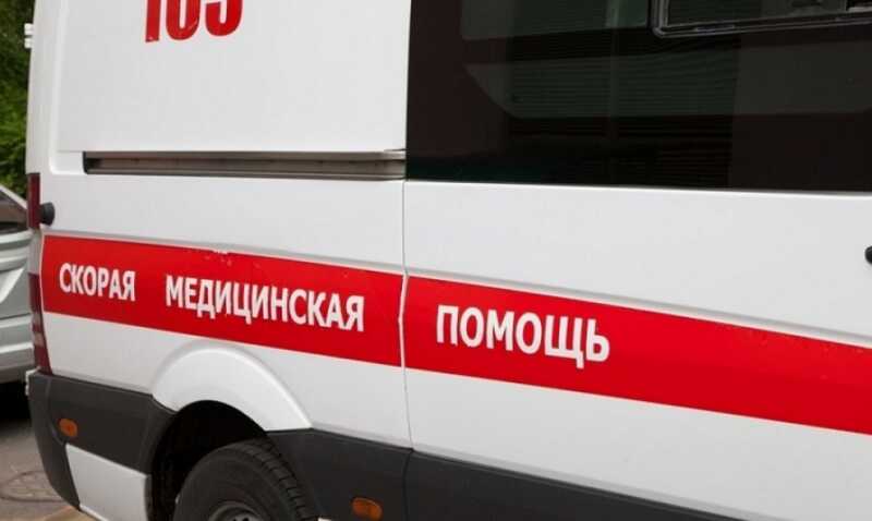 В Петербурге школьник попал в больницу, искупавшись в реке