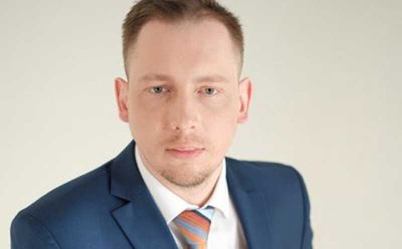 Мужчина, похожий на депутата горсовета, вымогал деньги от предпринимателя