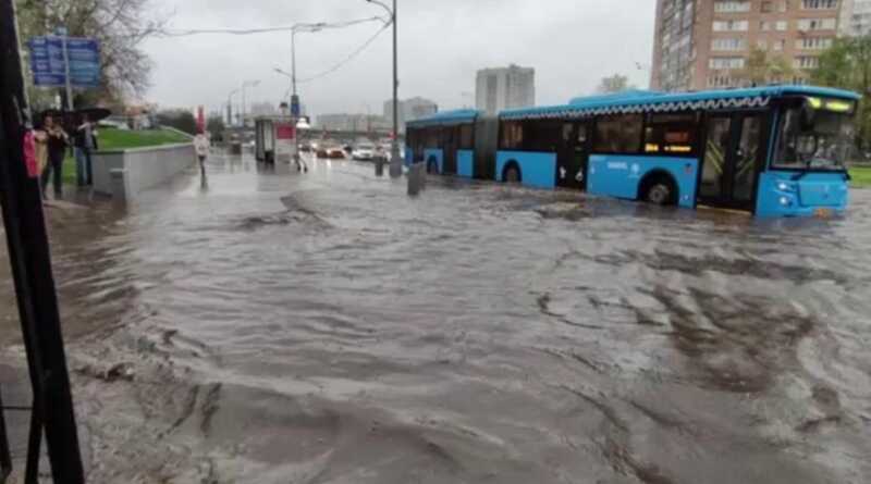 В Москве произошел потоп после мощного ливня