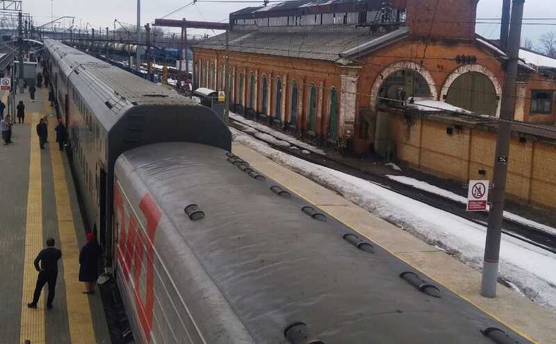 В Ростовской области подросток забрался на крышу поезда и получил ожог 80% тела