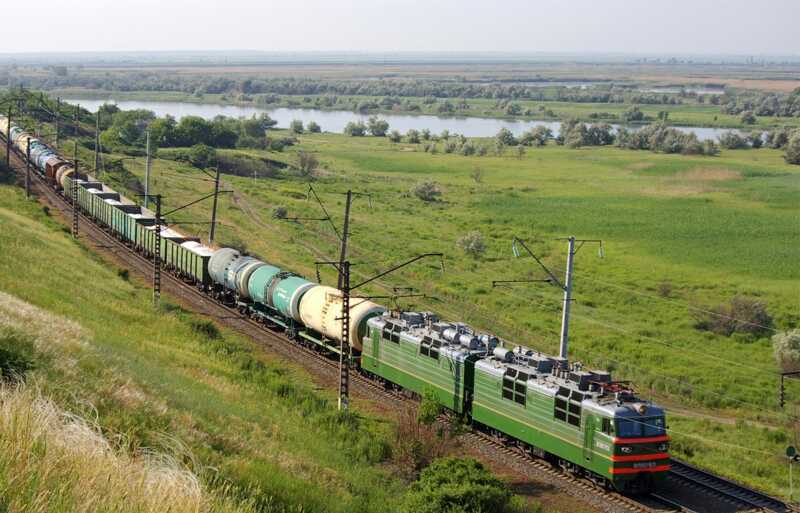 В Нижегородской области грузовой поезд сбил подростка