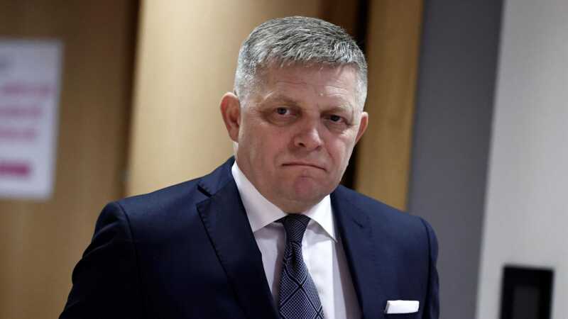 Роберт Фицо проходит реабилитацию после покушения в домашних условиях
