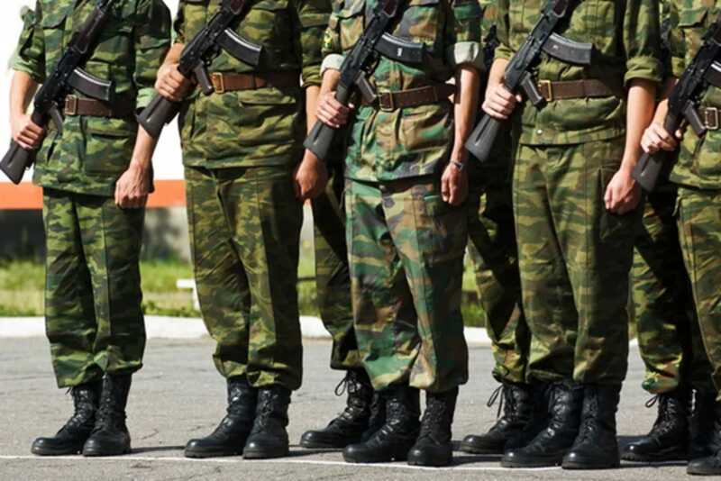 ВИЧ-инфицированного добровольца отказались увольнять и пытались отправить в зону боевых действий