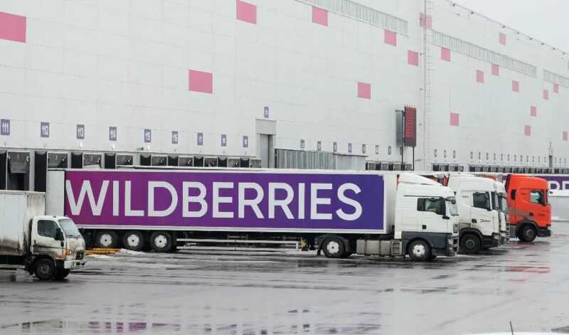 В Подмосковье со здания Wildberries упал человек и разбился насмерть