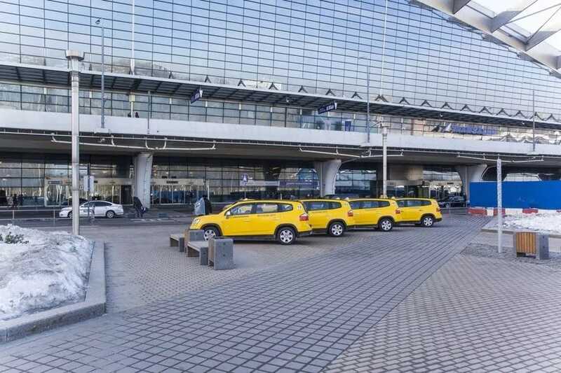 Московские таксисты избили мужчину за отказ от их услуг