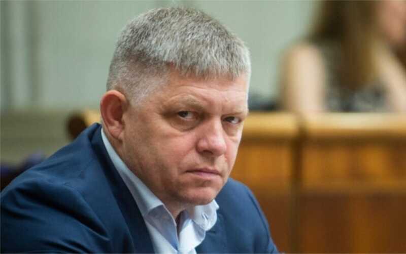 Премьер Словакии Фицо, переживший покушение, проголосовал на выборах в Европарламент