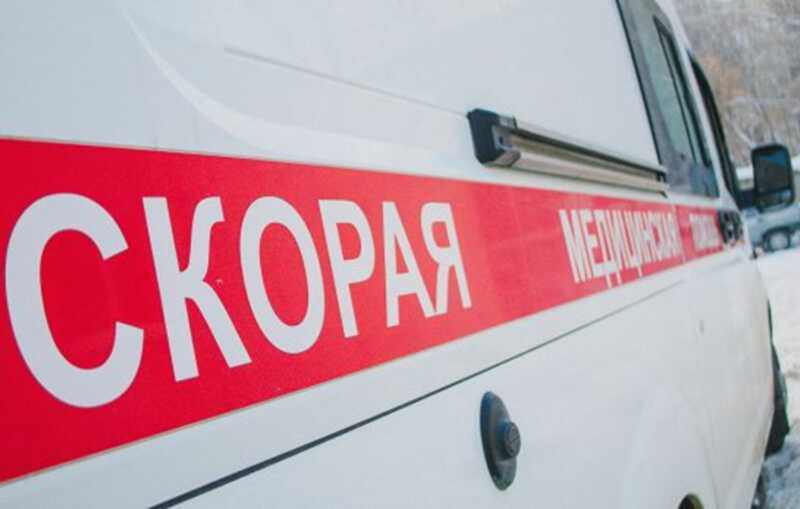 В Новосибирске водитель скорой помощи избил ногами мужчину