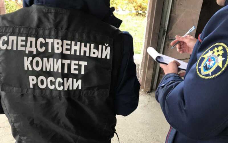 В Петербурге под окнами жилого дома нашли тело подростка