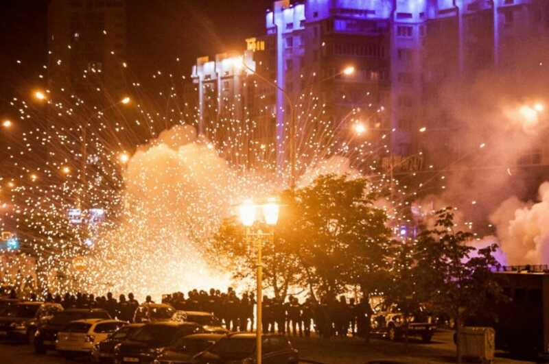 В Ереване протестующий потерял руку из-за гранаты