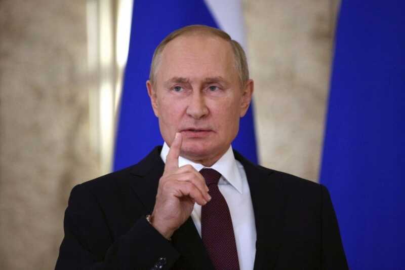 Путин снял с должностей нескольких высокопоставленных чиновников и силовиков