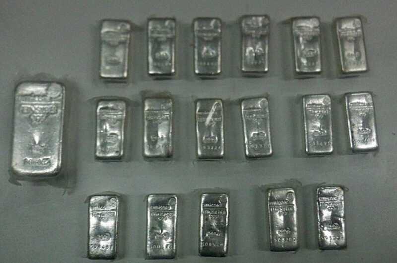 Псковские таможенники нашли у пассажира восемнадцать серебряных слитков
