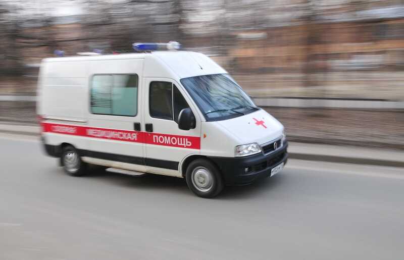Машина скорой помощи опрокинулась в Санкт-Петербурге