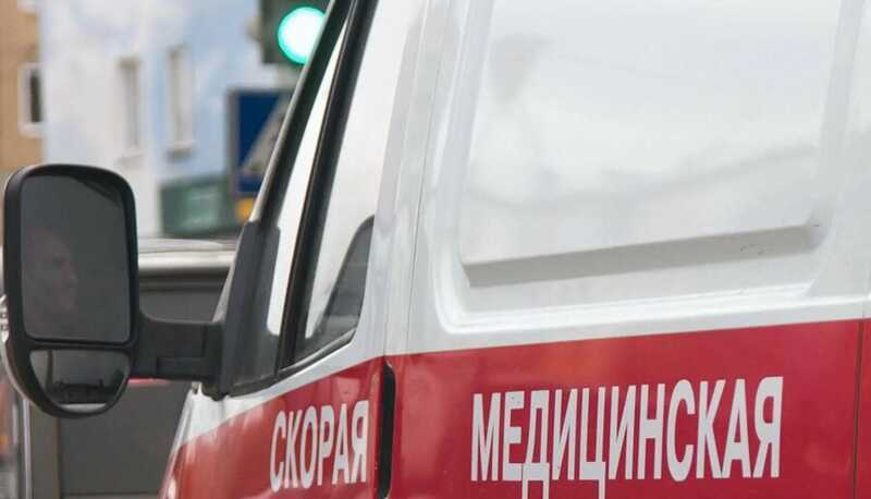 В Кемерове нетрезвый мужчина уснул на подоконнике и выпал из окна