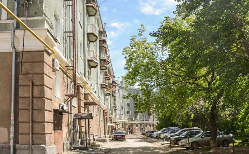 Жильцы "сталинки" в Екатеринбурге живут среди развалин и пожаров