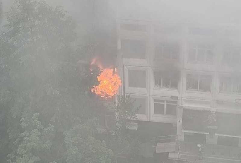 Вспыхнул пожар в здании ГБУ Жилищник на юге Москвы