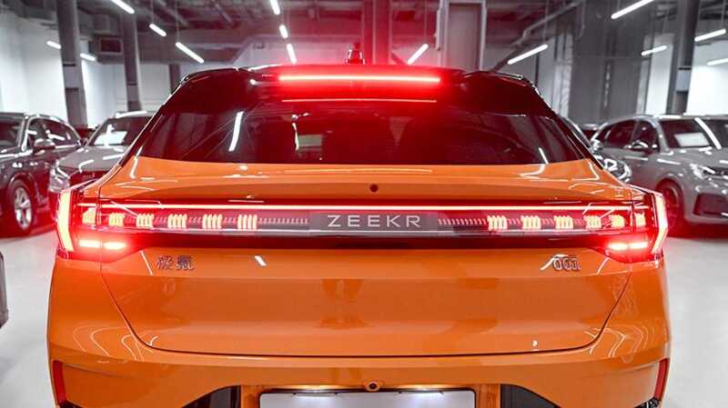 Компания Zeekr приостанавливает поставки электрокаров в Россию из-за новых санкций США