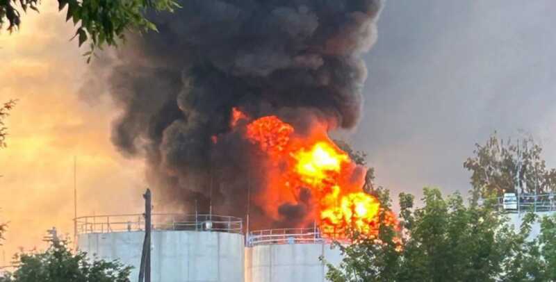 В Тамбовской области после атаки беспилотника загорелась нефтебаза