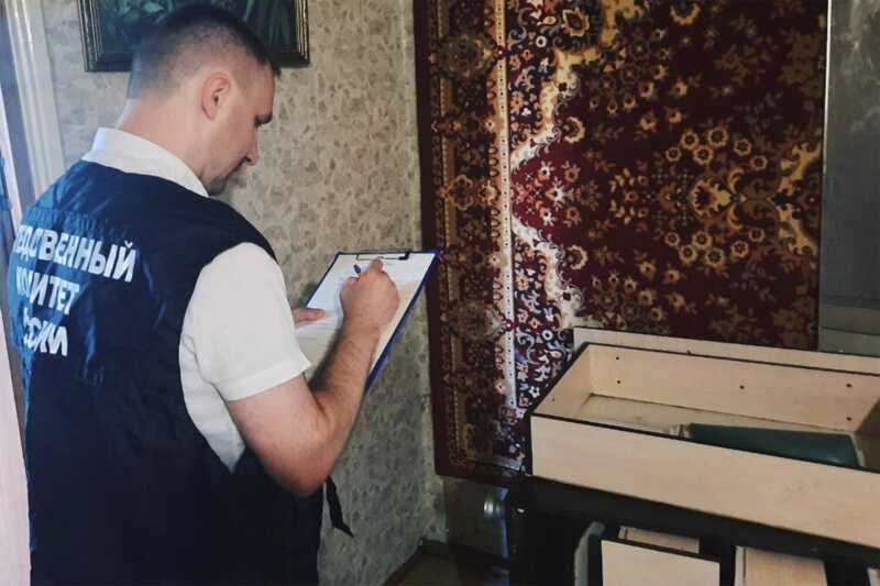 В Волгоградской области ребенка придавило упавшим комодом